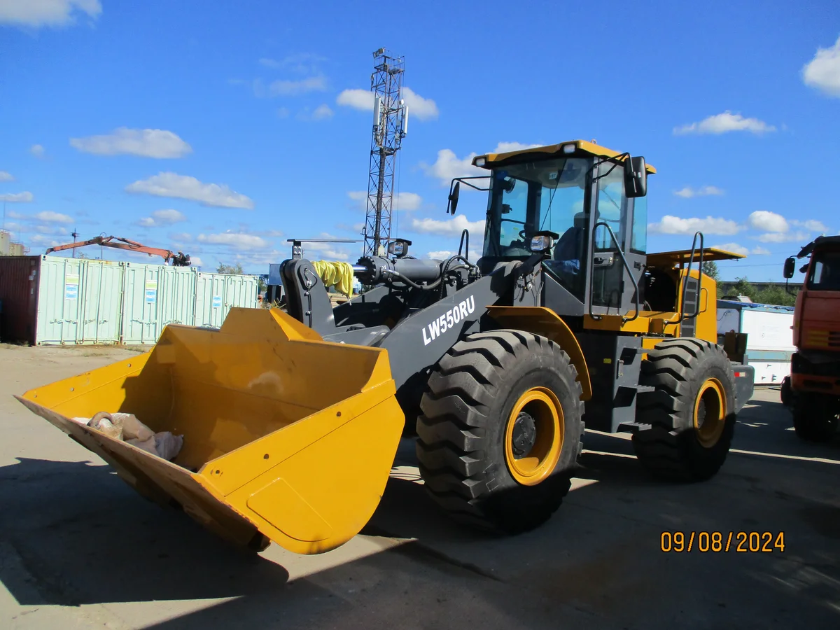 Фронтальный погрузчик XCMG LW550RU